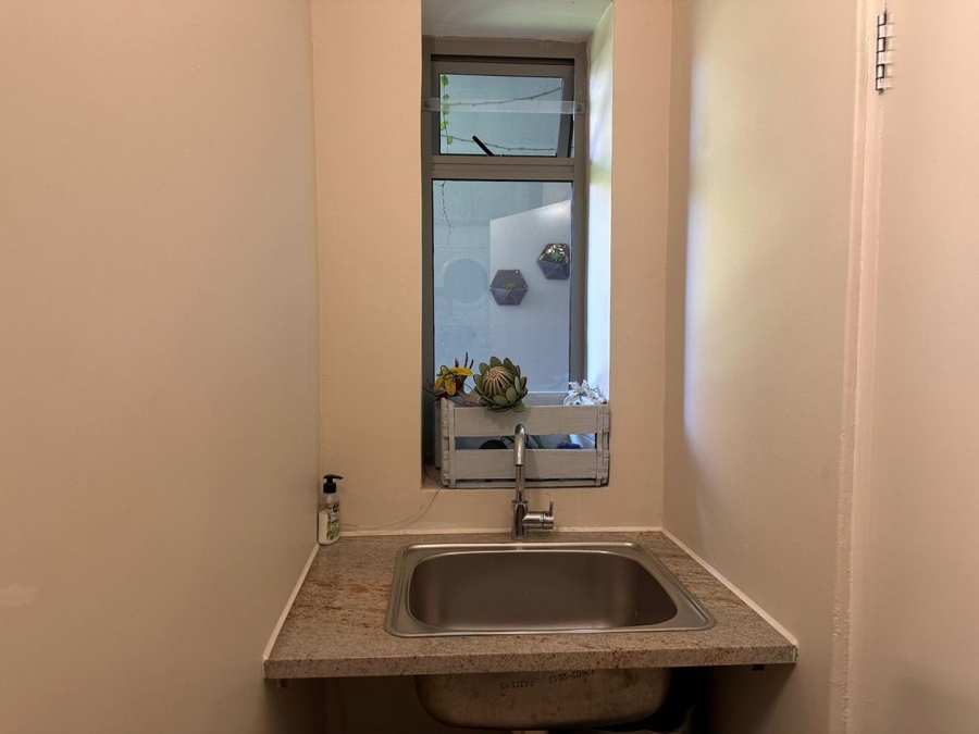 2 Bedroom Property for Sale in Vredehoek Western Cape